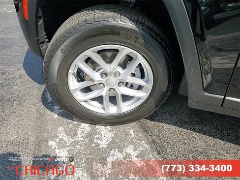 New 2025 Jeep Grand Cherokee Laredo image 9