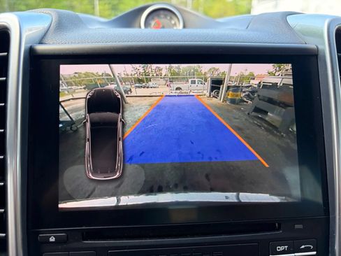 Used 2017 Porsche Cayenne w/ Premium Package AWD/4WD image 33