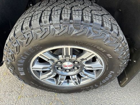 Used 2024 GMC Sierra 1500 AT4 w/ Technology Package AWD/4WD image 14