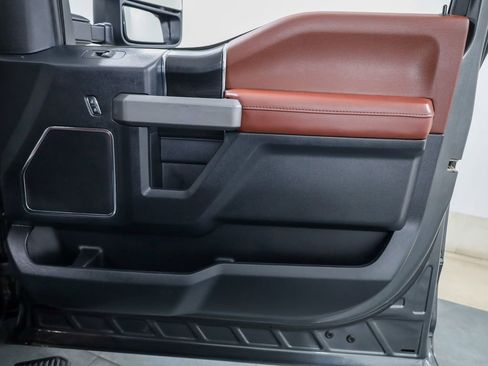 Used 2019 Ford F150 Platinum w/ Equipment Group 701A Luxury image 19