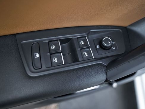 Used 2019 Volkswagen Tiguan SEL image 21