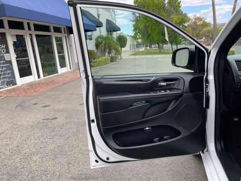 Used 2018 Dodge Grand Caravan GT FWD image 16