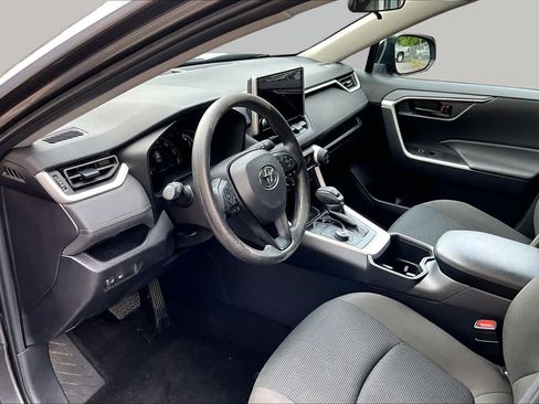 Certified 2025 Toyota RAV4 LE AWD/4WD image 17