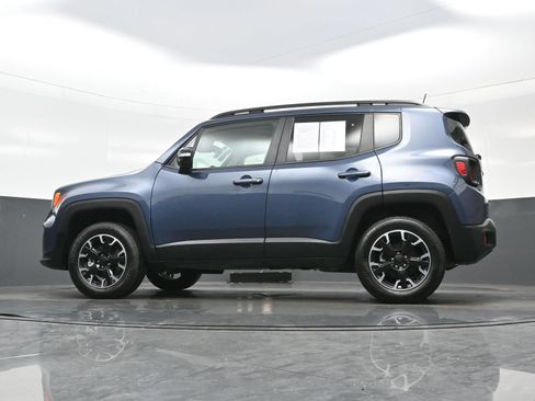 Used 2023 Jeep Renegade Latitude AWD/4WD image 28