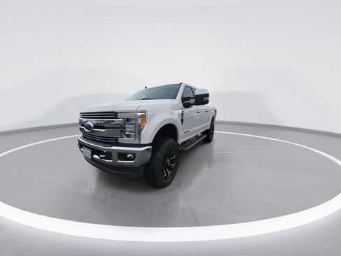 Used 2019 Ford F250 Lariat w/ Lariat Ultimate Package image 4
