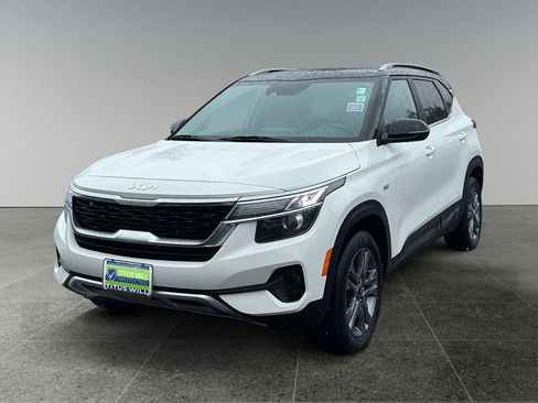 Used 2023 Kia Seltos S w/ Navigation Package AWD/4WD image 4
