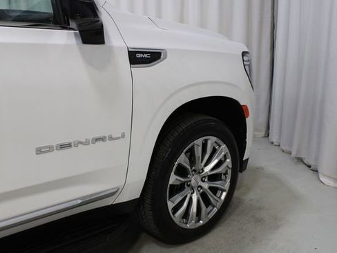 Used 2024 GMC Yukon Denali w/ Advanced Technology Package AWD/4WD image 29