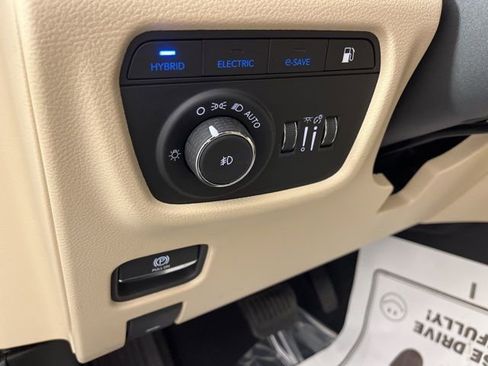 Used 2023 Jeep Grand Cherokee 4WD 4xe image 32
