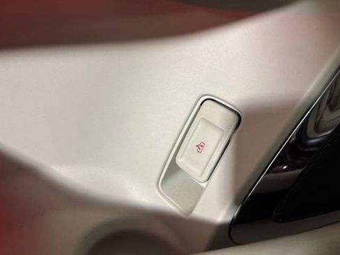 Used 2019 Lincoln Continental Reserve AWD/4WD image 22