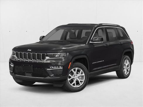 Used 2025 Jeep Grand Cherokee Altitude image 1