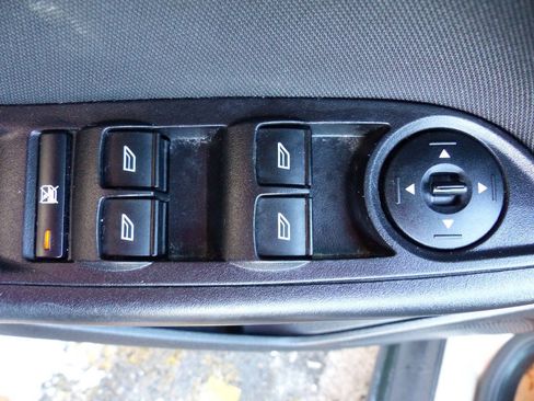 Used 2017 Ford Focus SE FWD image 20