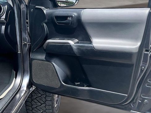Used 2022 Toyota Tacoma SR5 w/ Technology Package AWD/4WD image 27