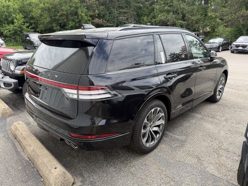 New 2026 Lincoln Aviator AWD w/ Jet Appearance Package image 3