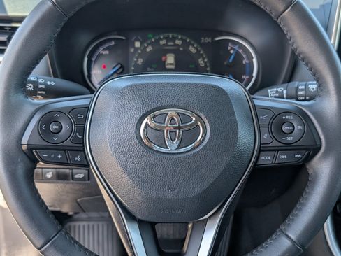 Used 2025 Toyota RAV4 XLE AWD/4WD image 18