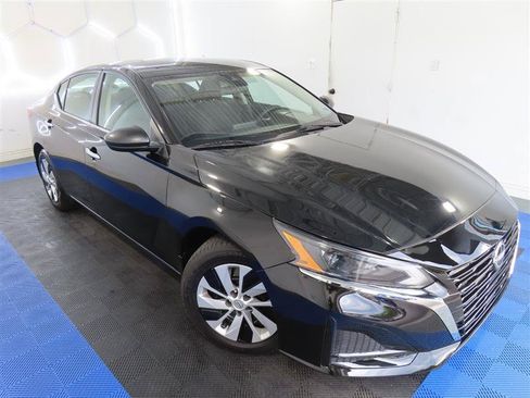 Used 2024 Nissan Altima 2.5 S FWD image 5