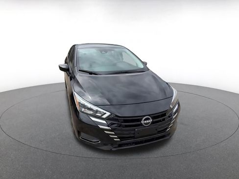 Used 2025 Nissan Versa SV image 3