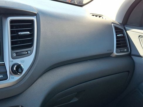 Used 2017 Hyundai Tucson SE image 31