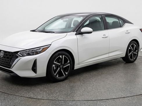 Used 2025 Nissan Sentra SV image 3