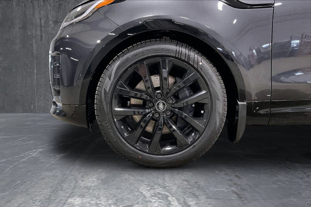 New 2026 Land Rover Discovery Limited Edition AWD/4WD image 12