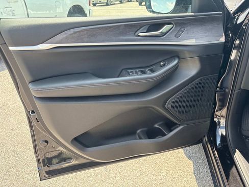 New 2025 Jeep Grand Cherokee L Limited w/ Black Appearance Package image 27