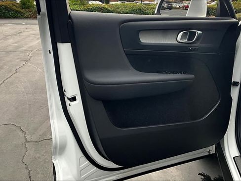 Used 2025 Volvo XC40 B5 Core w/ Protection Package Premier image 25