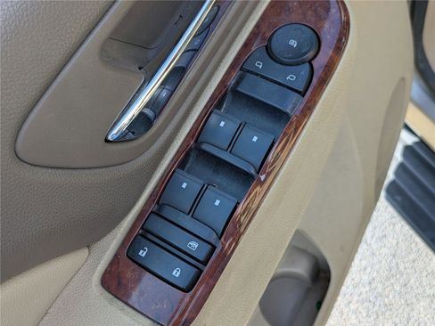 Used 2013 Chevrolet Suburban 2500 LT image 13