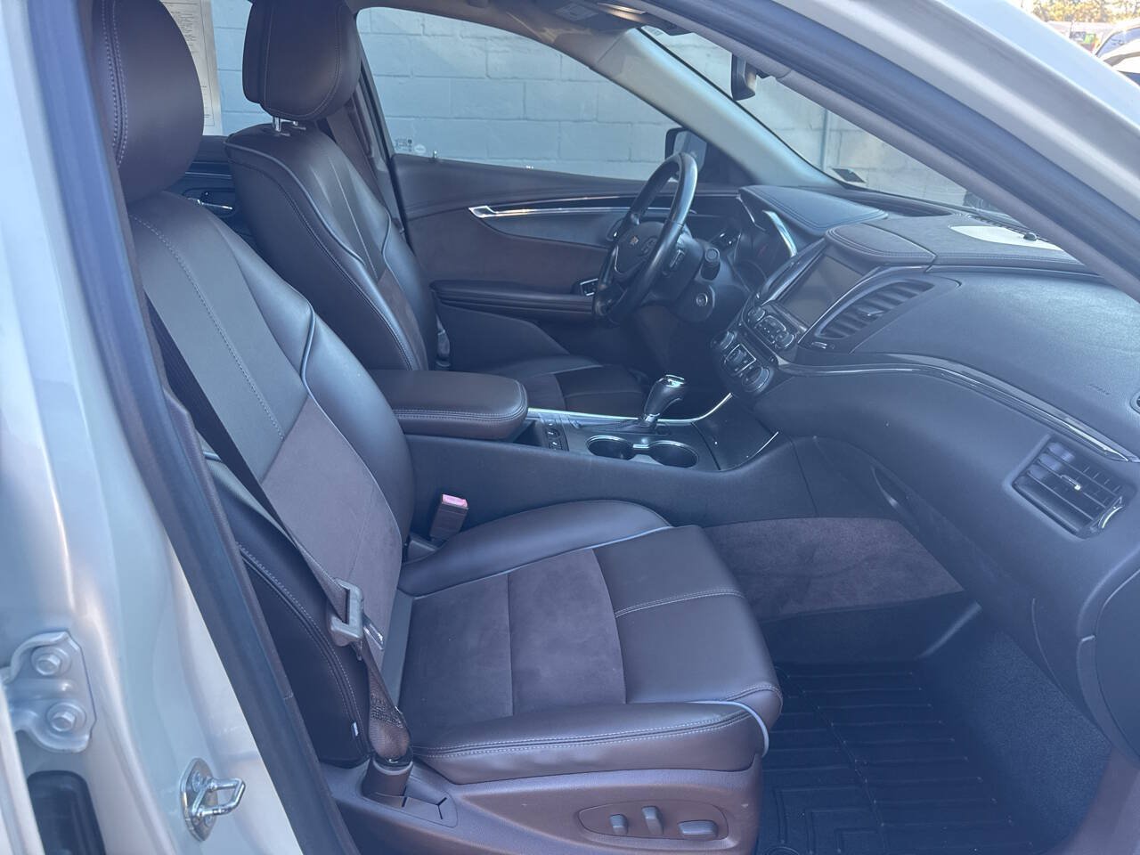 Used 2014 Chevrolet Impala LT w/ Premium Seating Package FWD image 24