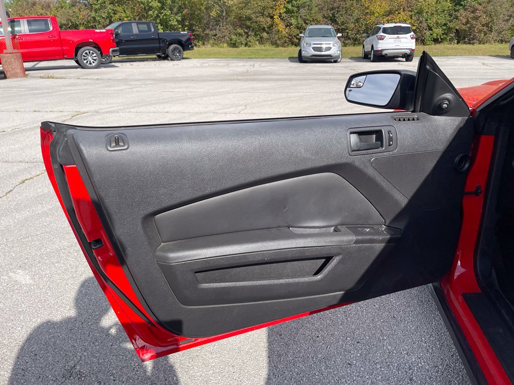 Used 2011 Ford Mustang Convertible w/ 101A Rapid Spec Order Code RWD image 14