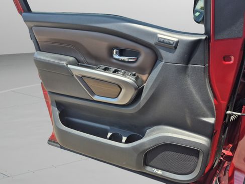 Used 2019 Nissan Titan Platinum Reserve RWD image 17