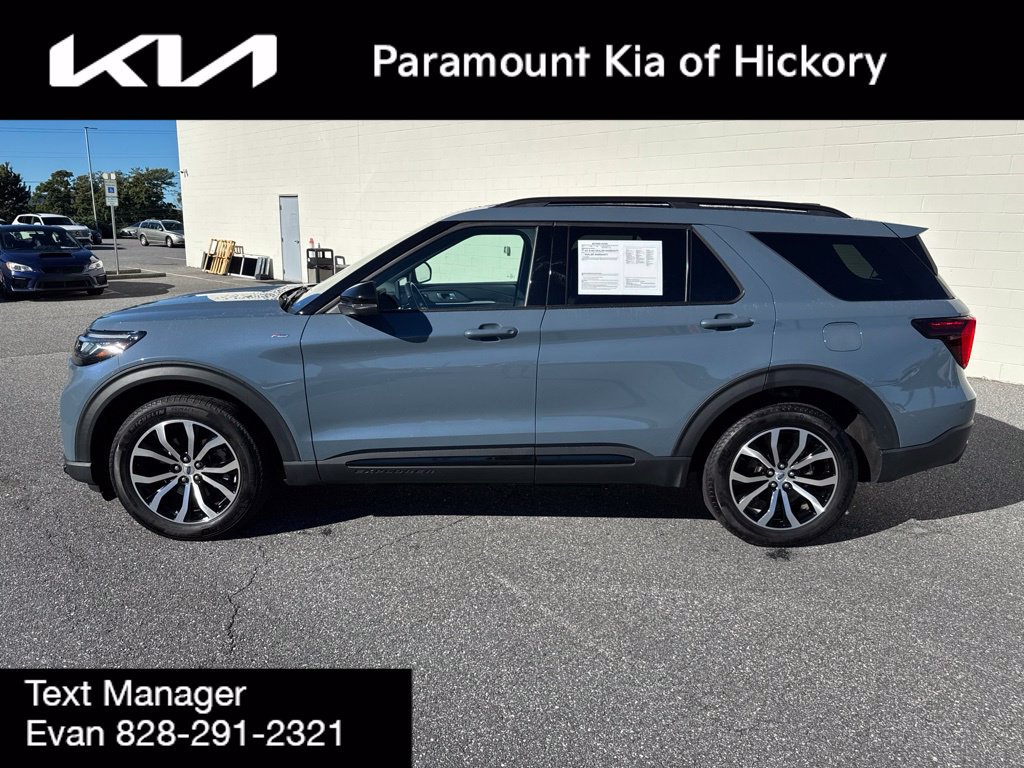 Used 2025 Ford Explorer ST-Line AWD/4WD image 4