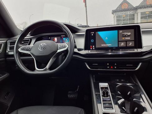 Used 2025 Volkswagen Atlas Cross Sport SE image 5