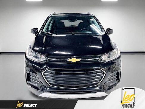 Used 2018 Chevrolet Trax LT w/ LT Convenience Package FWD image 2