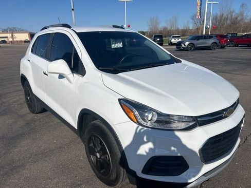 Used 2019 Chevrolet Trax LT w/ LT Convenience Package image 3