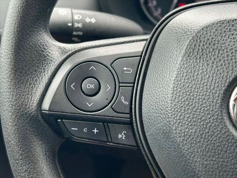Certified 2025 Toyota RAV4 XLE FWD image 33