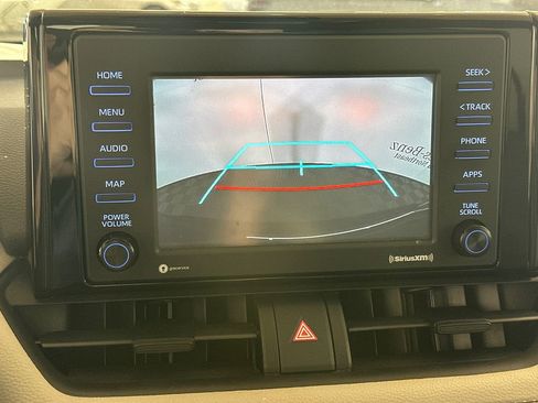 Used 2021 Toyota RAV4 XLE w/ Convenience Package FWD image 5