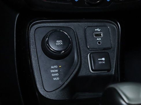 Used 2018 Jeep Compass Limited w/ Navigation Group image 29