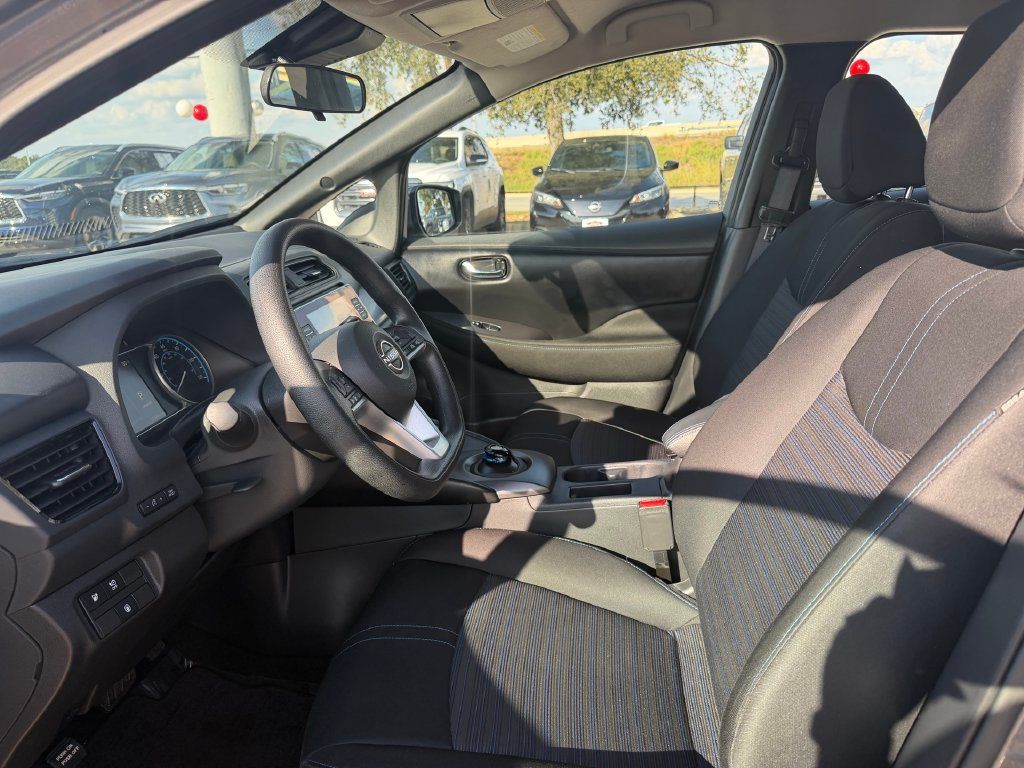 Used 2025 Nissan Leaf S FWD image 10
