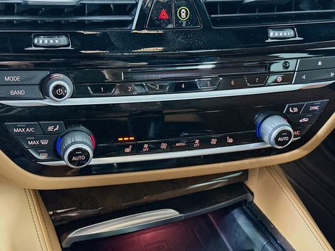 Used 2019 BMW 530i w/ M Sport Package RWD image 24