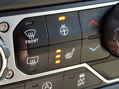 Certified 2024 Jeep Gladiator Mojave AWD/4WD image 26