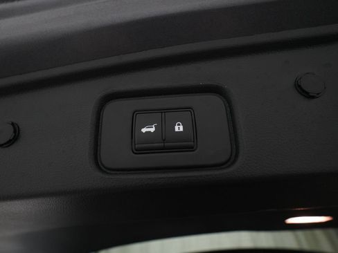 Certified 2025 Nissan Pathfinder SL w/ Black Appearance Package AWD/4WD image 15