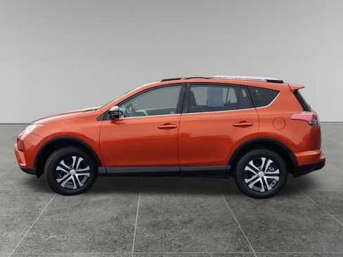 Used 2016 Toyota RAV4 LE FWD image 4