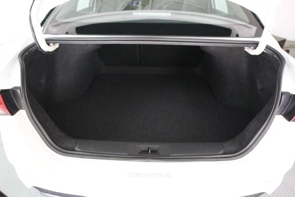 Used 2022 Nissan Sentra SR w/ SR Premium Package FWD image 32