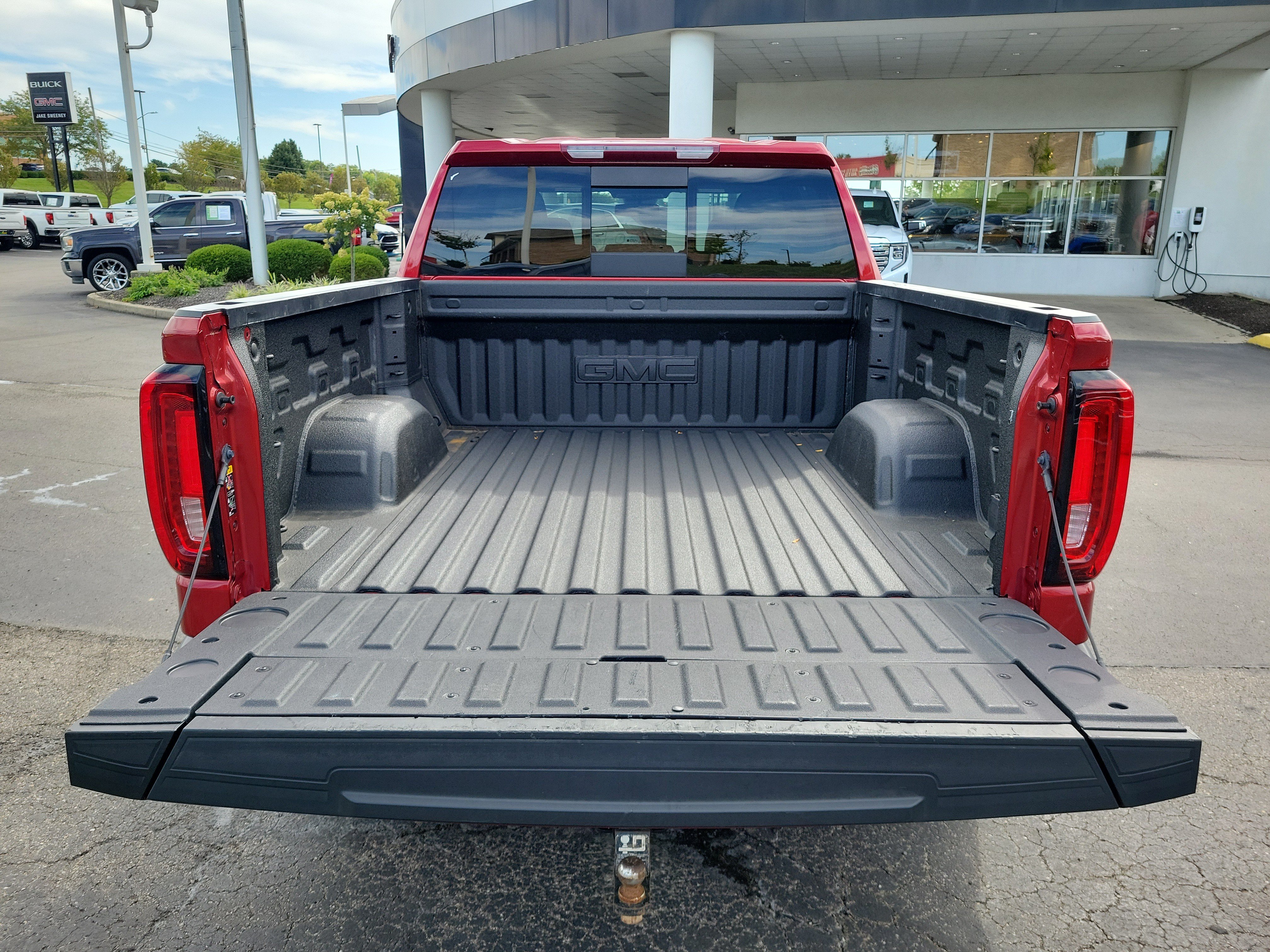 Used 2024 GMC Sierra 1500 SLT w/ SLT Premium Plus Package AWD/4WD image 7
