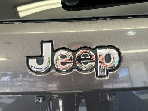 Used 2020 Jeep Grand Cherokee Limited AWD/4WD image 13