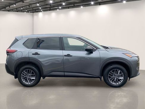 Used 2023 Nissan Rogue S AWD/4WD image 8