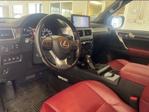 Used 2023 Lexus GX 460 Luxury w/ Accessory Package AWD/4WD image 9