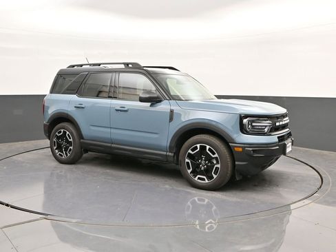 Certified 2023 Ford Bronco Sport Outer Banks w/ Tech Package AWD/4WD image 17