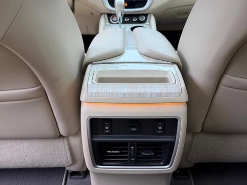 Used 2016 Nissan Murano Platinum w/ Platinum Technology Package FWD image 20