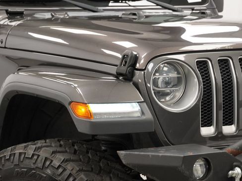 Used 2018 Jeep Wrangler Unlimited Sahara w/ Uconnect 4C Nav & Sound Group AWD/4WD image 5