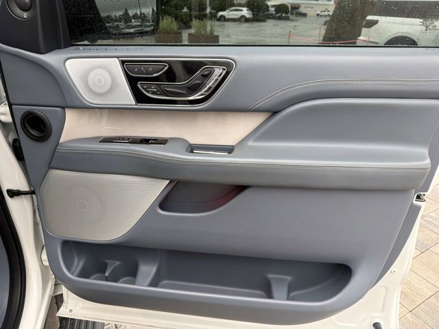 Used 2024 Lincoln Navigator L Black Label AWD/4WD image 17